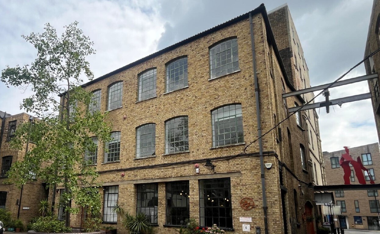 25-27 Hackney Rd, Londres à louer Photo du bâtiment- Image 1 de 11