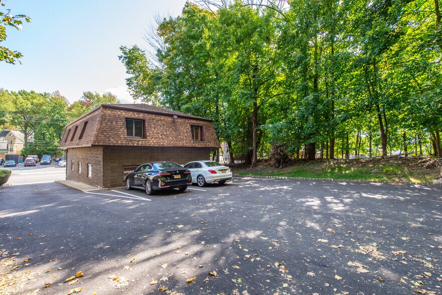 184 Pompton Ave, Verona, NJ à louer - Photo du bâtiment - Image 2 de 10