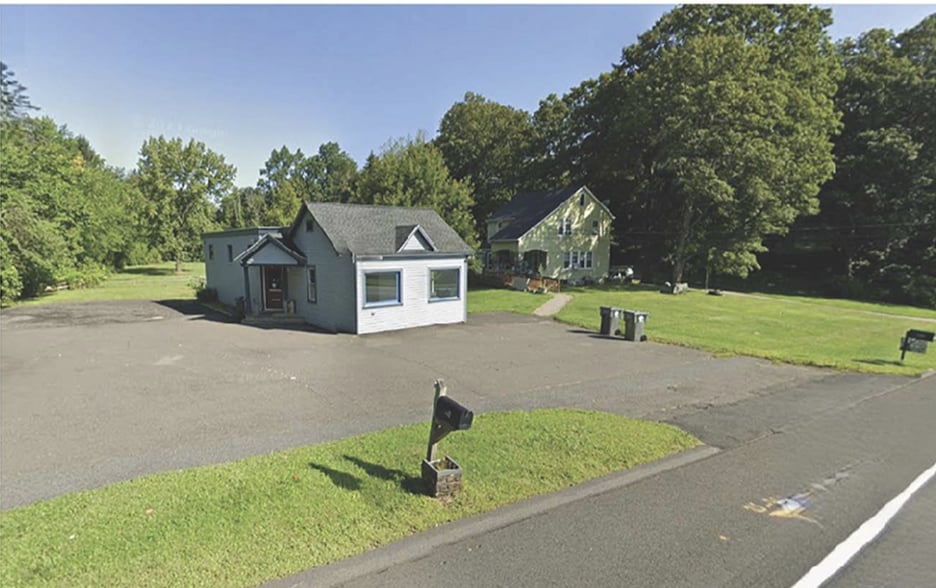 134 Mount Pleasant Rd, Newtown, CT for sale - Building Photo - Image 3 of 4
