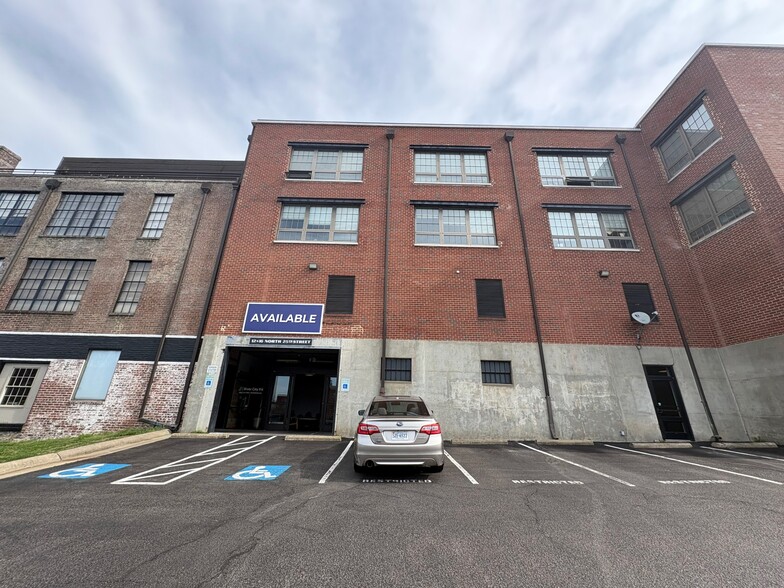 2411 E Franklin St, Richmond, VA à louer - Photo du bâtiment - Image 2 de 85