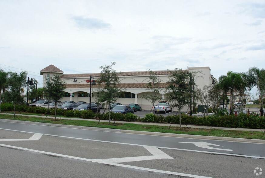 2499 SW 101st Ave, Miramar, FL à louer - Photo du bâtiment - Image 2 de 9