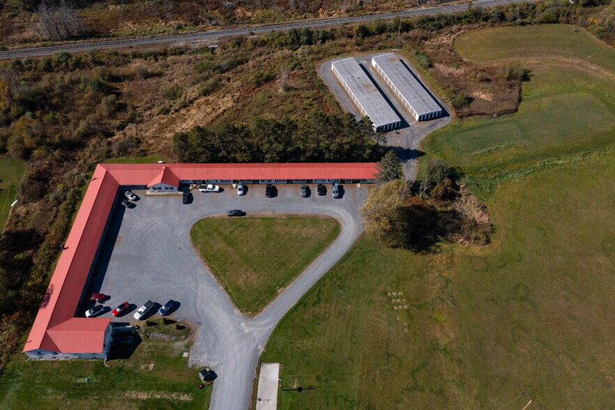 3507-3509 Claremont Rd, Charlestown, NH à vendre - Photo du bâtiment - Image 2 de 3