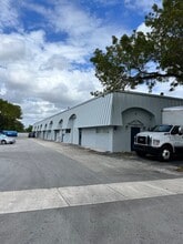 2696 NW 31st Ave, Lauderdale Lakes, FL for lease Building Photo- Image 1 of 2