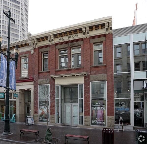 805 1st St SW, Calgary, AB à louer - Photo du bâtiment - Image 3 de 11