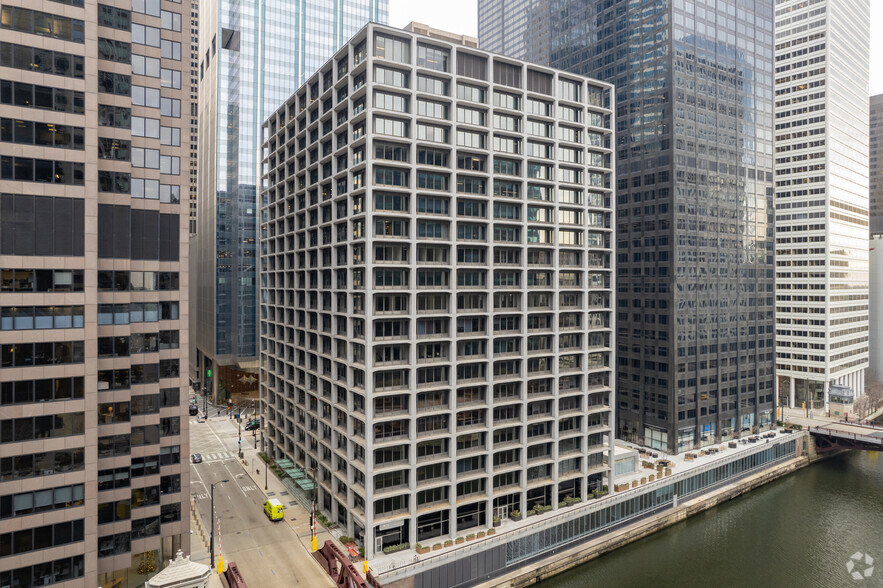 100 S Wacker Dr, Chicago, IL à louer - Photo du bâtiment - Image 1 de 6