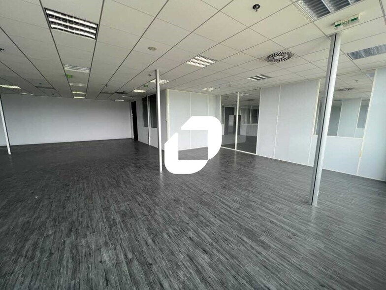 Office in Vaulx-Milieu for lease - Interior Photo - Image 2 of 6