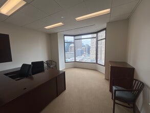 425 S Financial Pl, Chicago, IL for lease Building Photo- Image 2 of 3