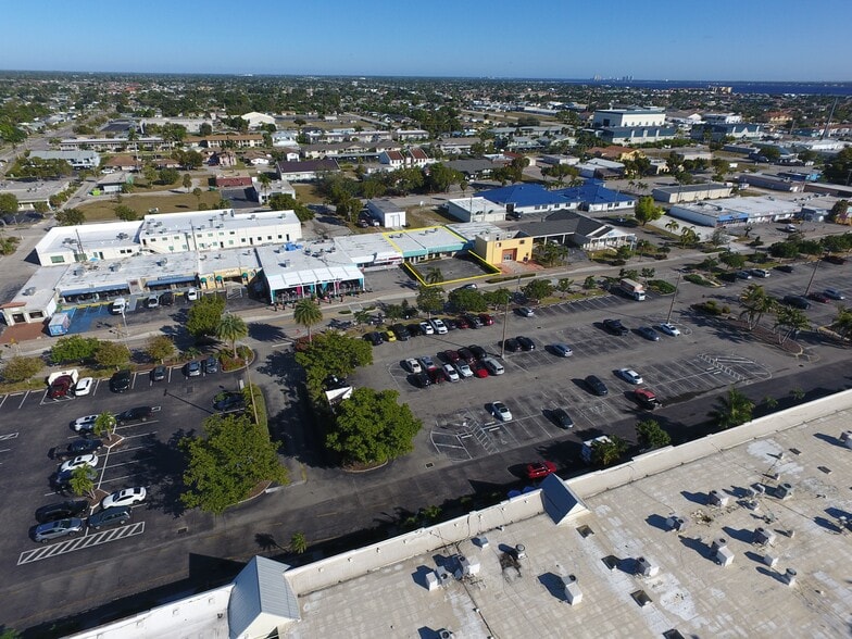 1307-1309 SE 47th Ter, Cape Coral, FL for lease - Building Photo - Image 2 of 11