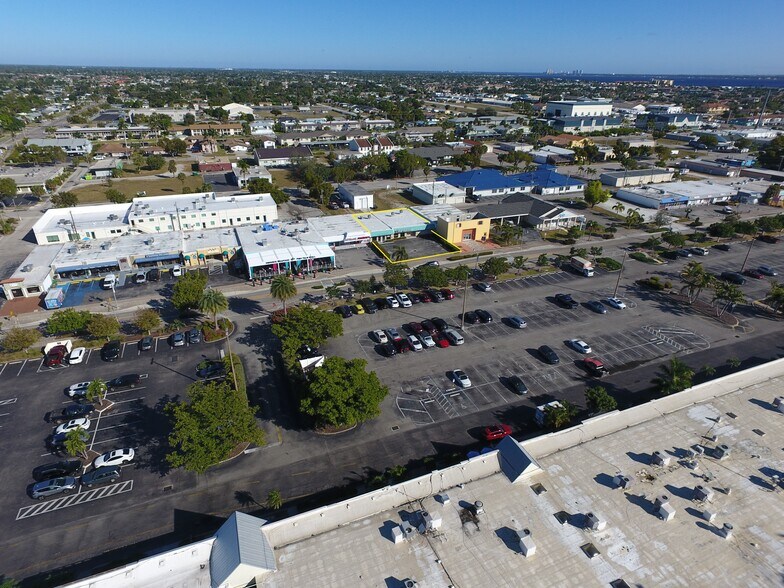 1307-1309 SE 47th Ter, Cape Coral, FL à louer - Photo du bâtiment - Image 2 de 11