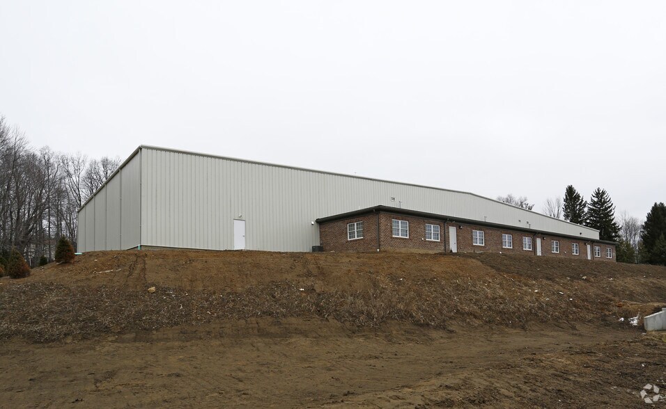 111 Arrowhead Dr, Slippery Rock, PA for sale - Building Photo - Image 3 of 4