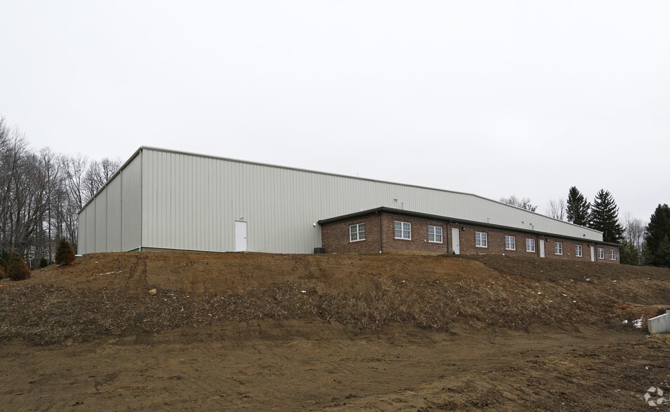 111 Arrowhead Dr, Slippery Rock, PA à vendre - Photo du bâtiment - Image 3 de 4