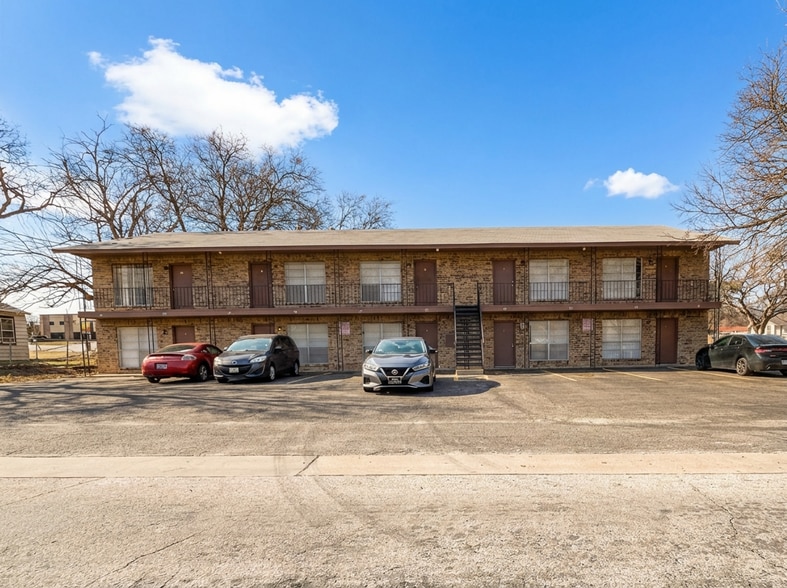 Killeen Portfolio portfolio of 6 properties for sale on LoopNet.ca - Primary Photo - Image 1 of 4