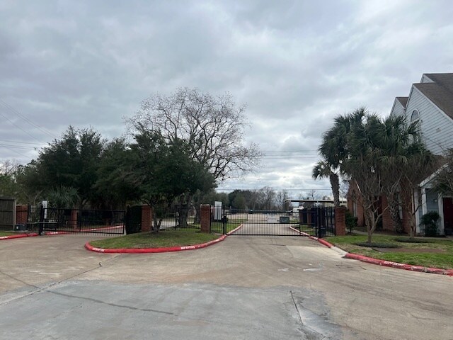 Immeuble residentiel dans Houston, TX à vendre Photo du bâtiment- Image 1 de 1