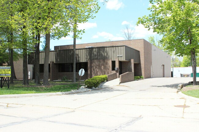 Plus de détails pour 23192 Commerce Dr, Farmington Hills, MI - Bureau à louer