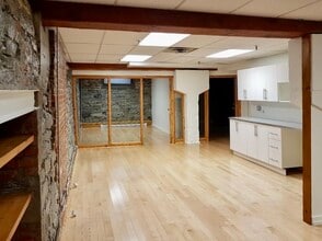 430-432 Rue Sainte-Hélène, Montréal, QC for lease Interior Photo- Image 1 of 6