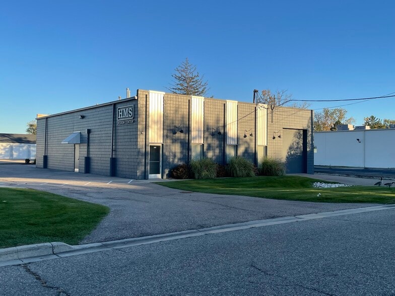 Troy Flex Campus portefeuille de 3 propriétés à vendre sur LoopNet.ca - Photo du bâtiment - Image 3 de 4