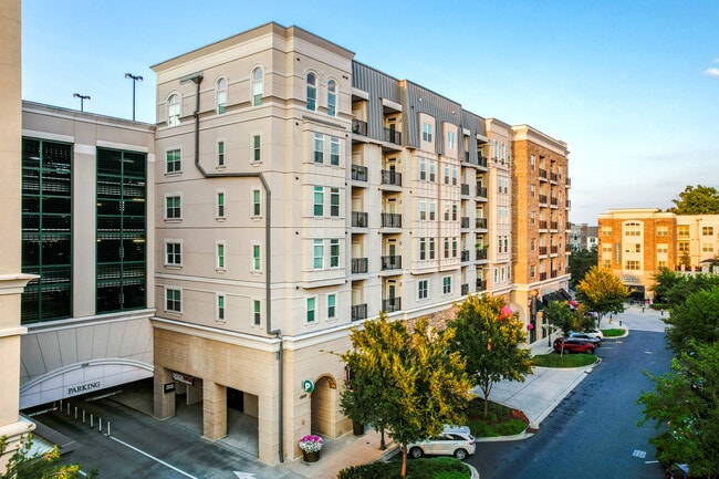 Plus de détails pour 4810-4940 Ashley Park Ln, Charlotte, NC - Commerce de détail à louer