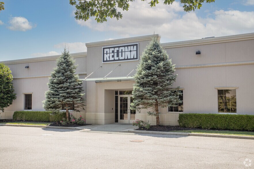 1498-1500 Ocean Ave, Bohemia, NY for lease - Primary Photo - Image 1 of 46