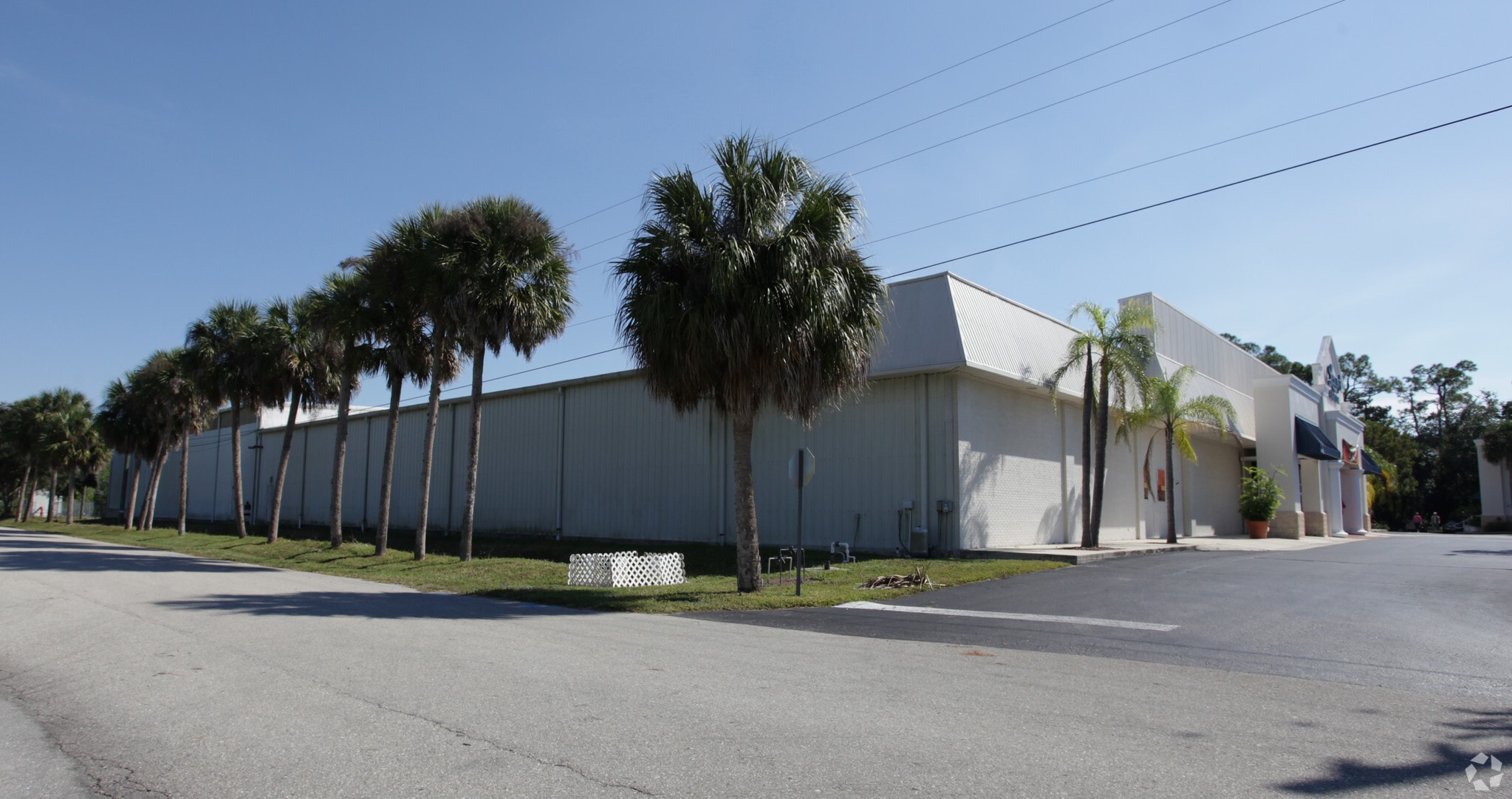 15485 S Tamiami Trl, Fort Myers, FL à vendre Photo principale- Image 1 de 9