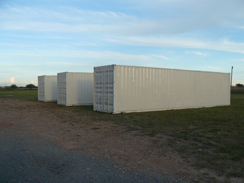 105 Beck Rd E, Inez, TX à vendre - Photo du bâtiment - Image 2 de 5