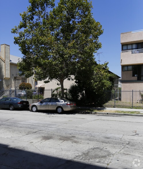 932 S Gramercy Pl, Los Angeles, CA for sale - Building Photo - Image 2 of 7