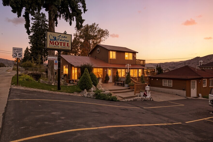 2044 W Woodin Ave, Chelan, WA à vendre - Photo du bâtiment - Image 1 de 6