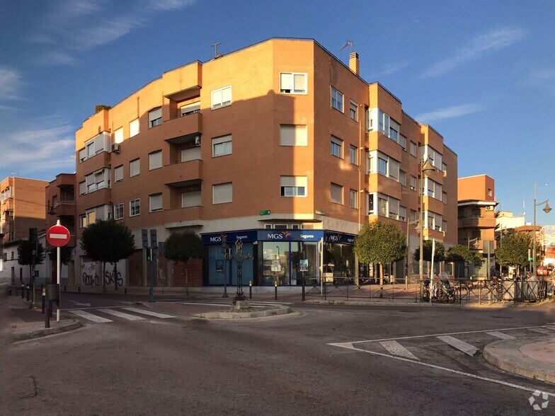 Calle Mariano Sebastián Izuel, 14, Alcobendas, Madrid à louer - Photo du bâtiment - Image 2 de 2
