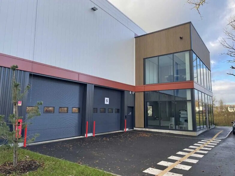 Flex dans Sautron à louer - Photo du bâtiment - Image 2 de 12