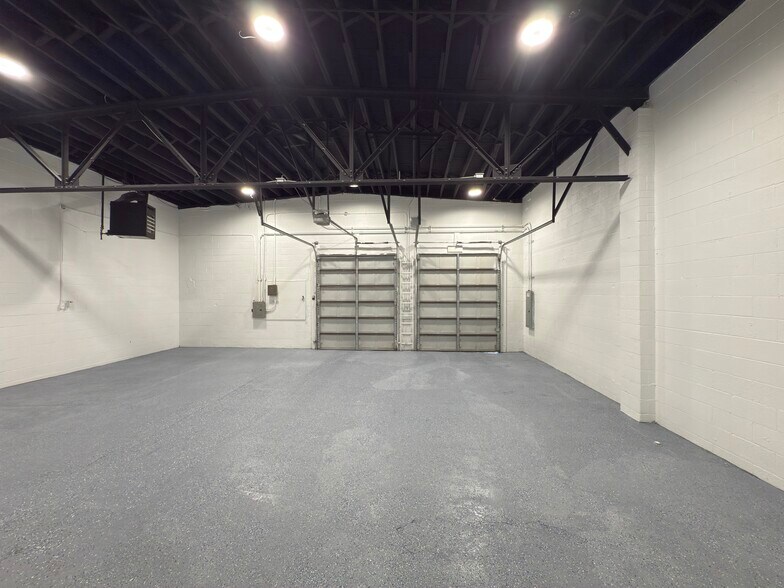 5729-5731 S Beech Daly Rd, Dearborn Heights, MI à vendre - Photo du bâtiment - Image 2 de 21