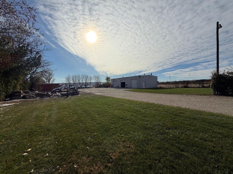 2040 W Roosevelt Rd, West Chicago, IL à vendre - Photo du bâtiment - Image 2 de 4