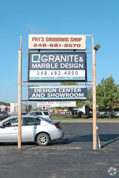 2474-2486 Orchard Lake Rd, Sylvan Lake, MI for lease - Building Photo - Image 2 of 7