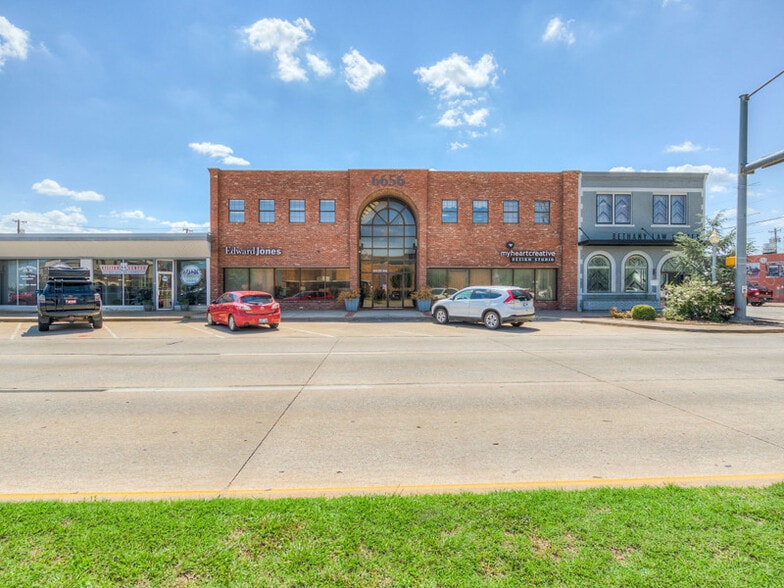 6656 NW 39th Expy, Bethany, OK à louer - Photo du bâtiment - Image 3 de 22