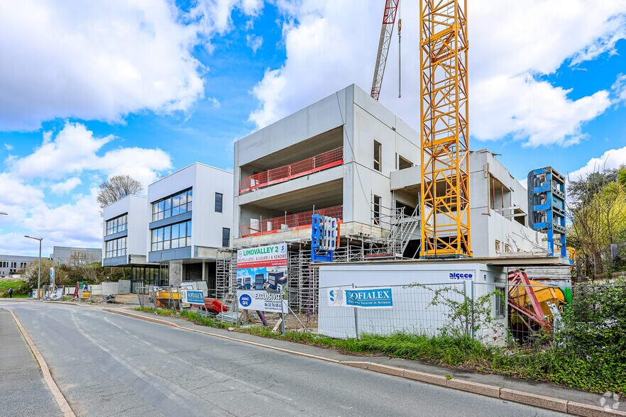 308 Chemin De Champivost, Limonest for lease - Primary Photo - Image 1 of 6