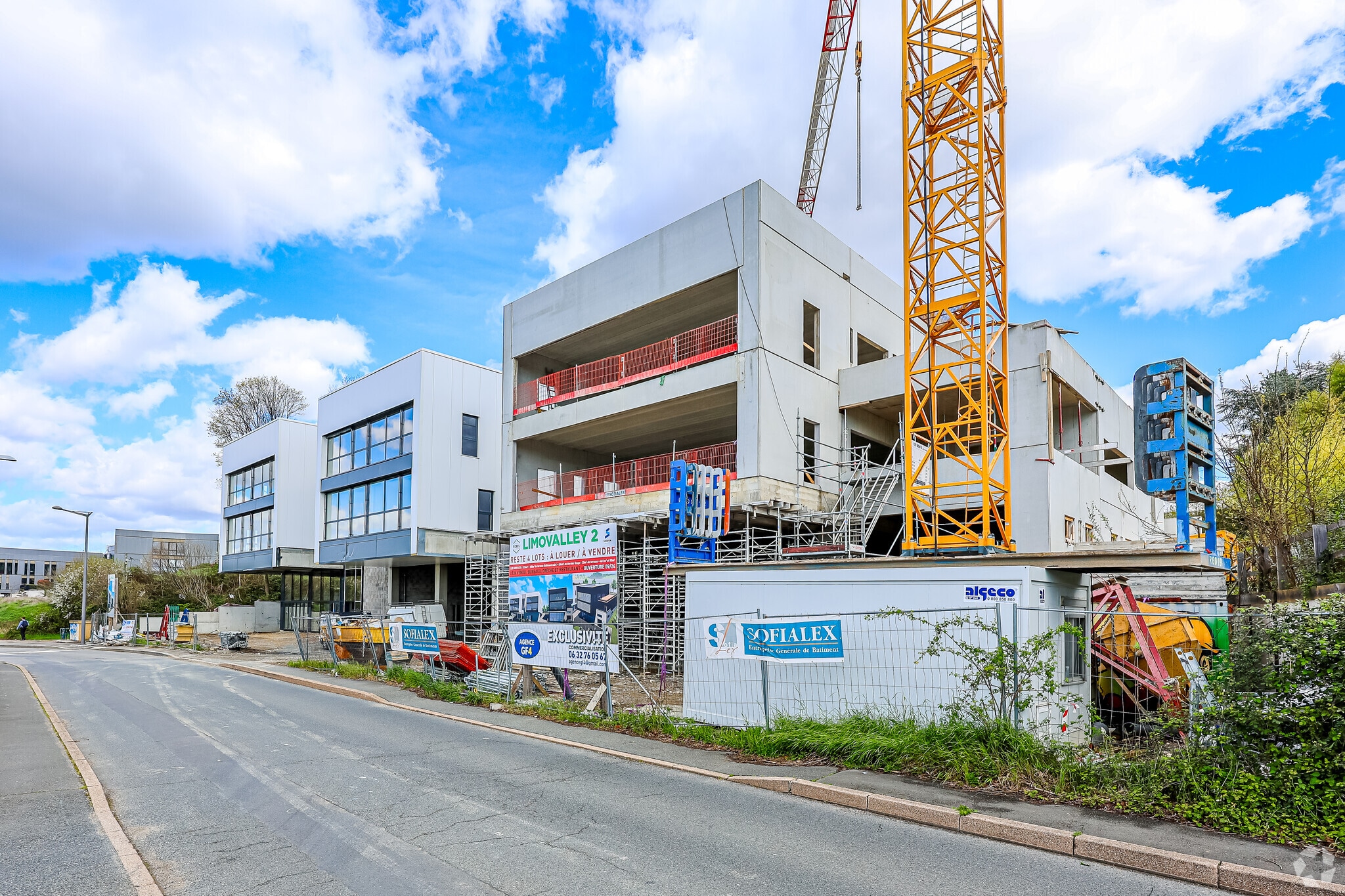 308 Chemin De Champivost, Limonest for lease Primary Photo- Image 1 of 7