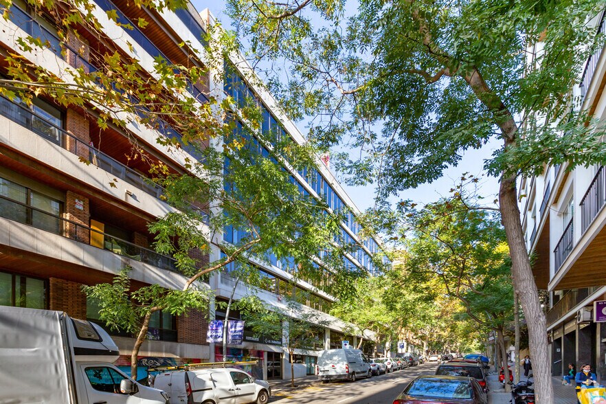 Carrer de Plató, 6, Barcelone, Barcelona à louer - Photo du bâtiment - Image 2 de 5