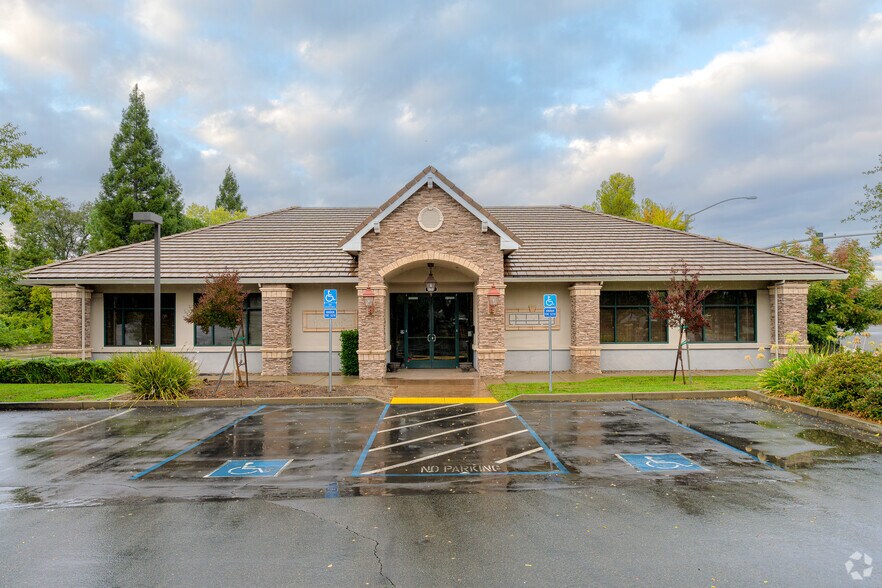 6806 Fallsbrook Ct, Granite Bay, CA for sale - Building Photo - Image 2 of 3