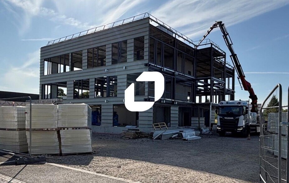 Office in Entzheim for lease - Building Photo - Image 1 of 8