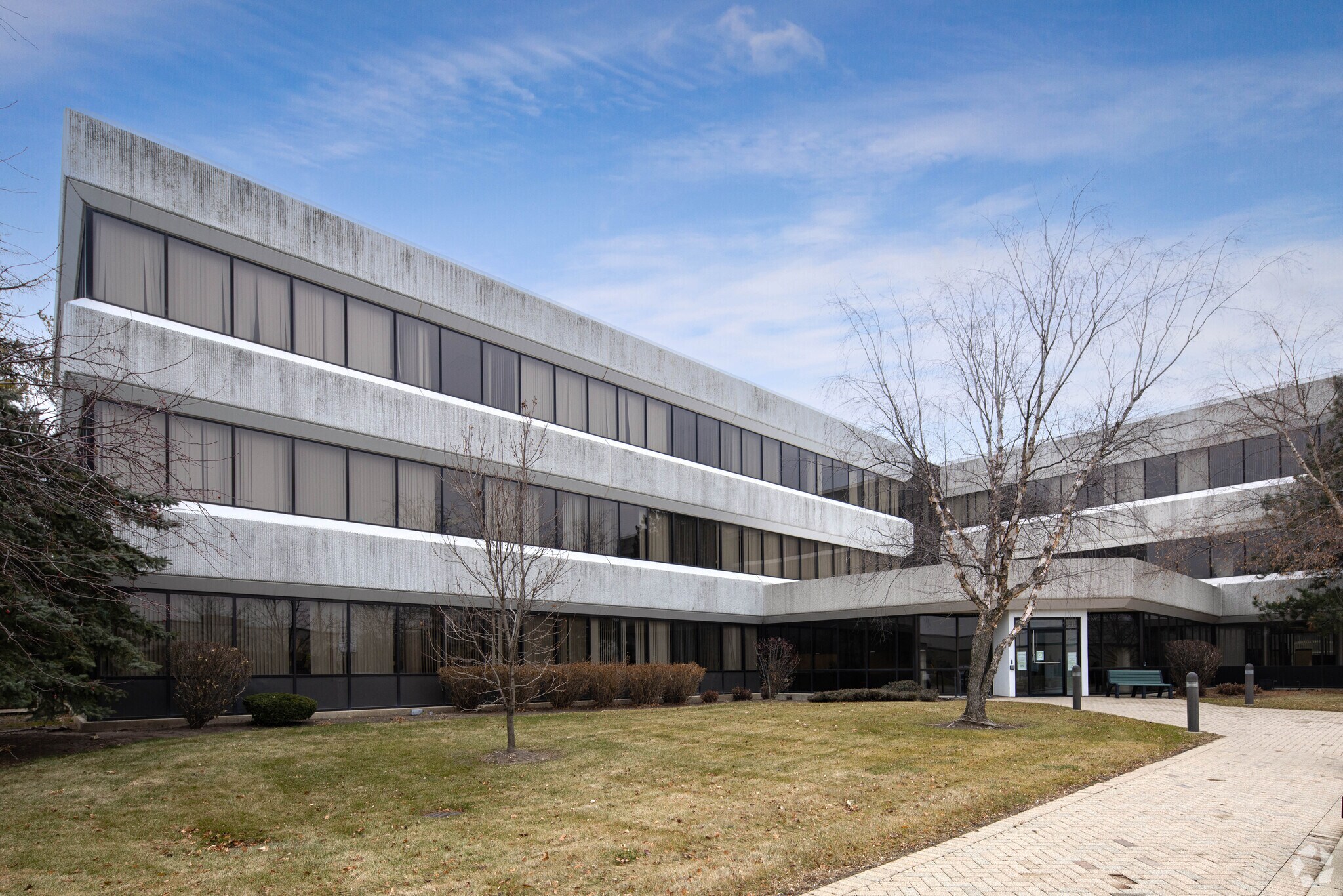 150 E Dartmoor Dr, Crystal Lake, IL for lease Building Photo- Image 1 of 31