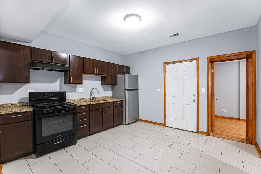 8133 S Ingleside Avenue, Chicago, IL for sale - Building Photo - Image 2 of 5