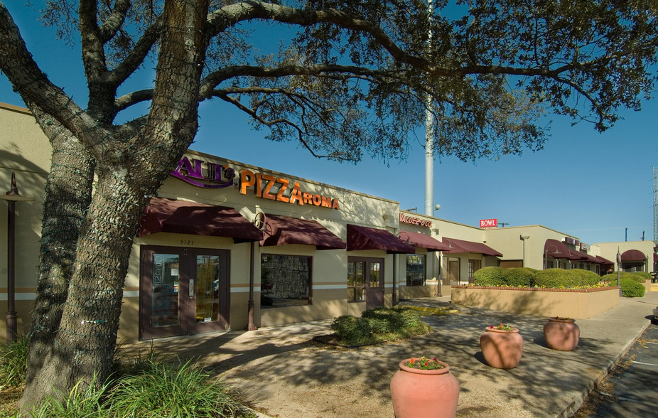 5115-5145 Fredericksburg Rd, San Antonio, TX for lease - Building Photo - Image 1 of 3