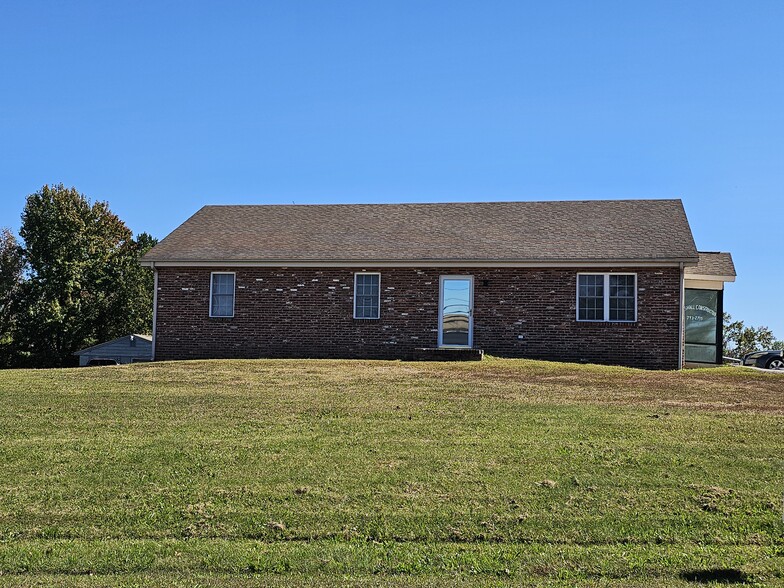 2690 Old Richmond Road, Danville, VA à vendre - Photo du bâtiment - Image 1 de 29