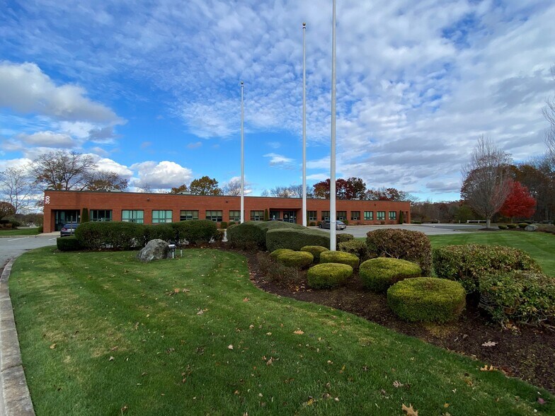 24 Albion Rd, Lincoln, RI à louer - Photo du bâtiment - Image 3 de 5