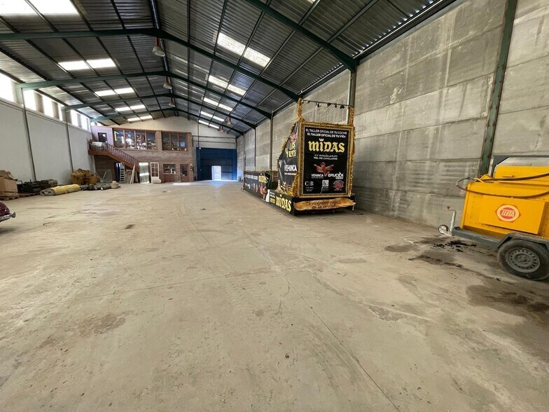 Industriel dans Cáceres, Cáceres à vendre - Photo du bâtiment - Image 2 de 5