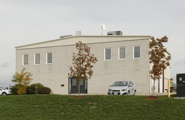 Plus de détails pour 5 Mansewood Ct, Halton Hills, ON - Spécialité à vendre