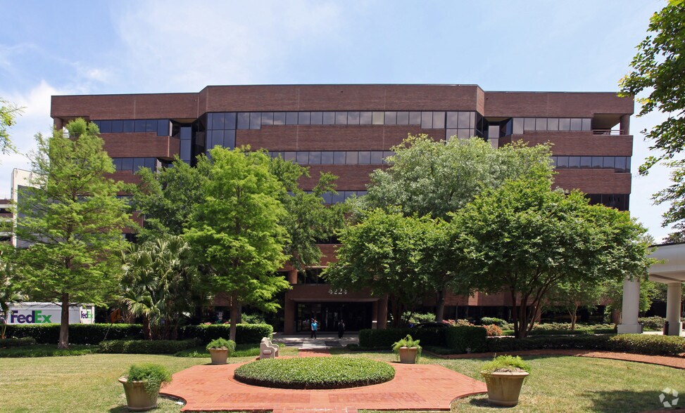 4224 Houma Blvd, Metairie, LA à louer - Photo du bâtiment - Image 3 de 6