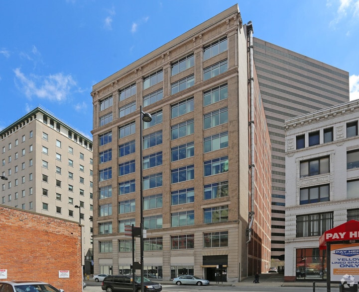 299 E 6th St, Cincinnati, OH à louer - Photo du bâtiment - Image 1 de 4
