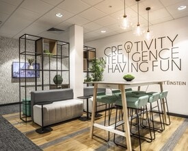 Smeaton Close, Aylesbury à louer Photo intérieure- Image 2 de 3