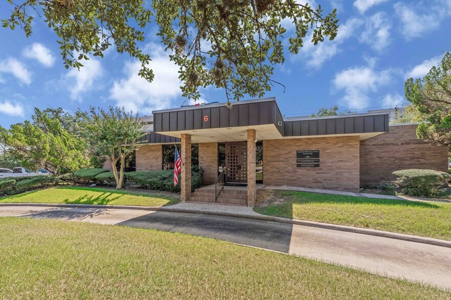 6 Professional Park Dr, Webster, TX for sale - Building Photo - Image 2 of 17