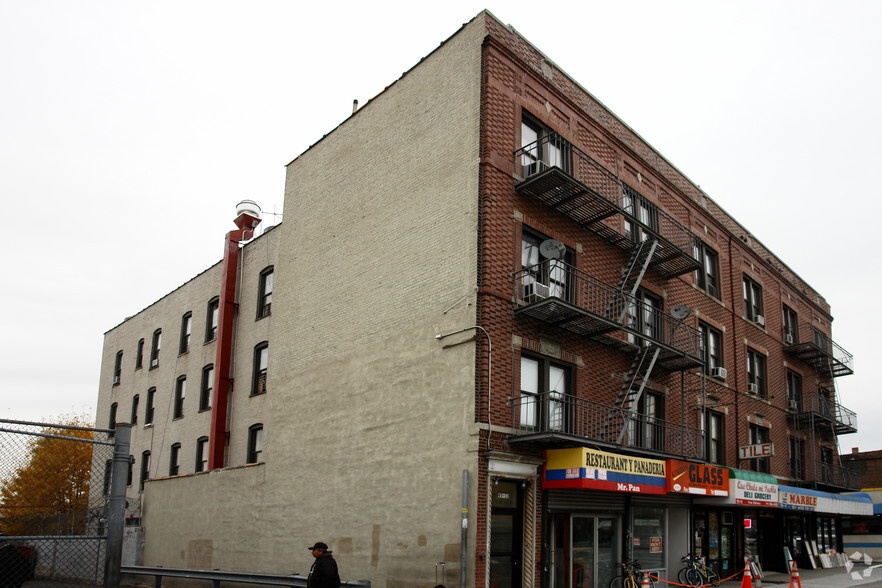 9513 Northern Blvd, Jackson Heights, NY for sale - Building Photo - Image 3 of 6