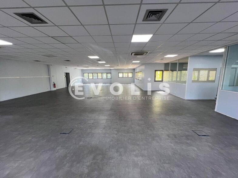 Flex in Saint Maur Des Fosses for lease - Interior Photo - Image 3 of 7